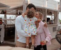 Pellegrini 'festeggia' la fine dell'estate: "E come siamo sopravvissuti ai figli..."