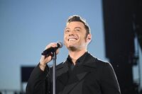 Tiziano Ferro torna dopo il reset social e firma con Sugar: "Si parte"