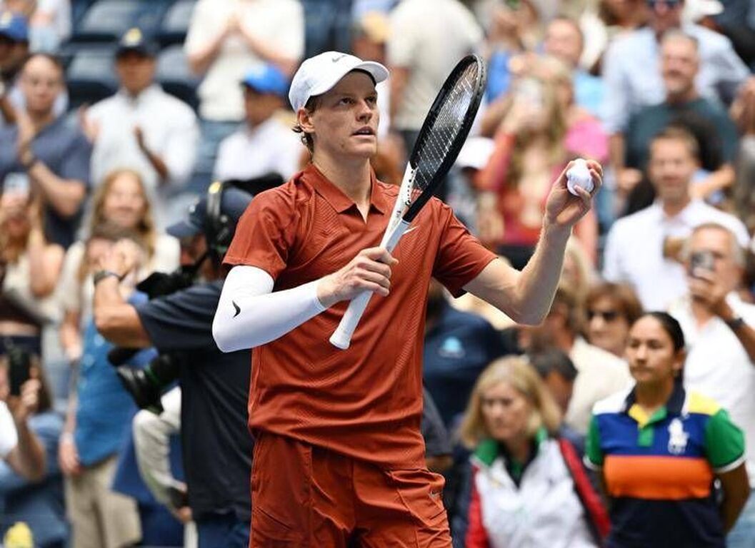 Sinner vince agli Us Open e autografa... un bambino