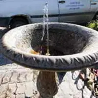 C.mare di Stabia. Riparata fontanina divelta in Villa comunale