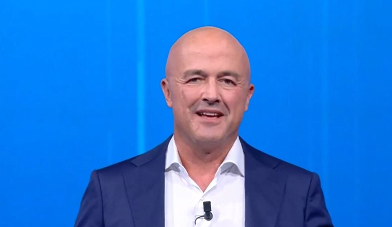 Dentro la Notizia, il debutto di Gianluigi Nuzzi: i saluti e l'intervento di Myrta Merlino