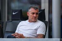Christian Vieri si prepara al padel... tra manicure e palestra