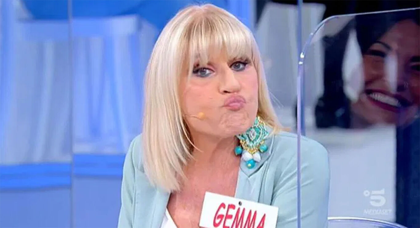 Uomini e Donne, il cavaliere che sta frequentando Gemma è il papa di un'ex dama: il clamoroso retroscena