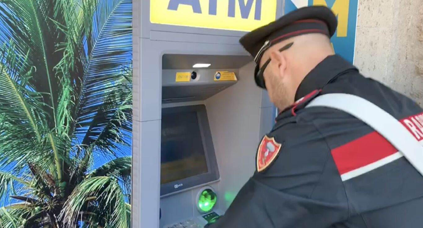 Sorrento, ladro seriale di corrieri e NCC arrestato dai Carabinieri: è un 42enne di Torre Annunziata