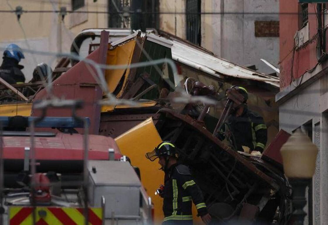 Quindici morti a Lisbona nello schianto della funicolare Gloria, lutto nazionale in Portogallo