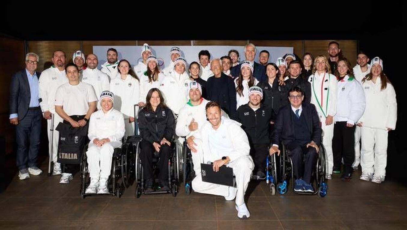 Armani e l'ultima uscita pubblica per le divise di Milano Cortina: "Un orgoglio lavorare per gli atleti"