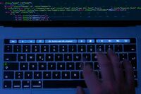 Videocamere hackerate, scoperto sito che vende dirette e video hot privati: 150 dall'Italia