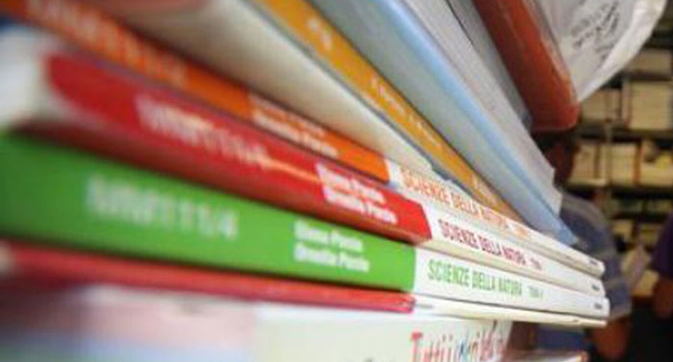 Torre del Greco - Al via le domande per i libri di testo anno scolastico 2025/2026