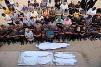 Gaza, nuovi raid: "19 morti". Media: "Ostaggi potrebbero essere trasferiti nascosti tra sfollati"