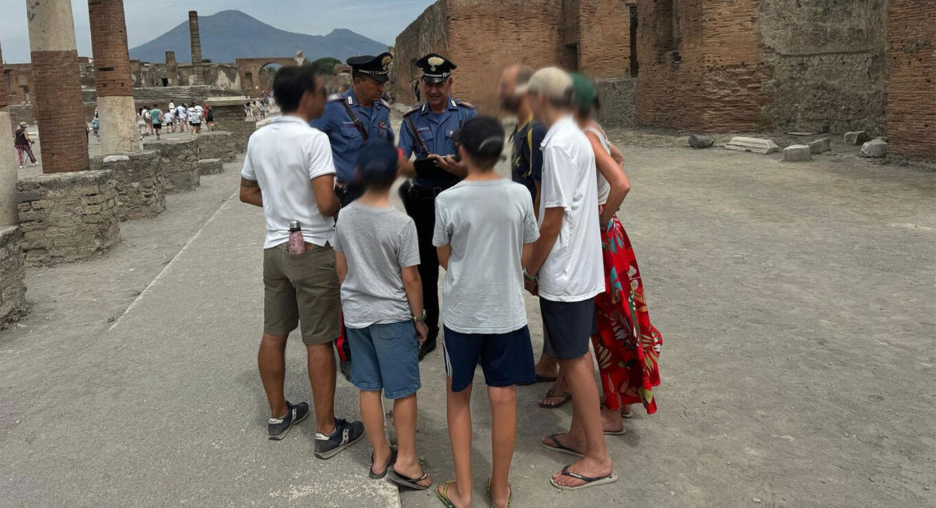 Pompei - Stretta contro le guide abusive: denunciato 44enne stabiese