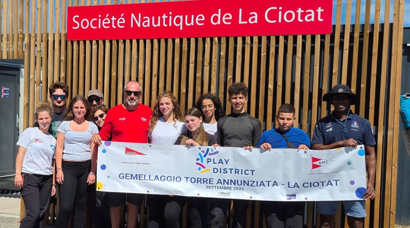 Torre Annunziata - Dieci giovani velisti di ritorno da La Ciotat: un'esperienza indimenticabile
