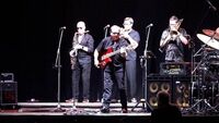 Pisa celebra la musica con i Level 42: concerto sold-out e messaggio di pace