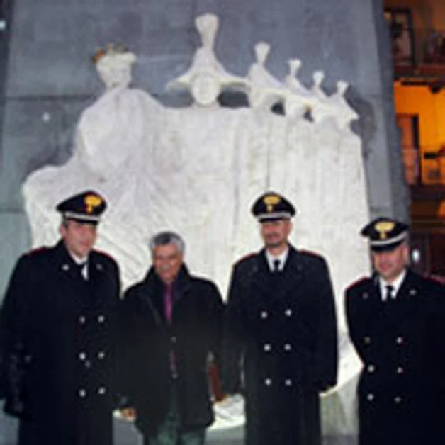 Inaugurata la nuova piazza De Nicola con il monumento dedicato all´Arma