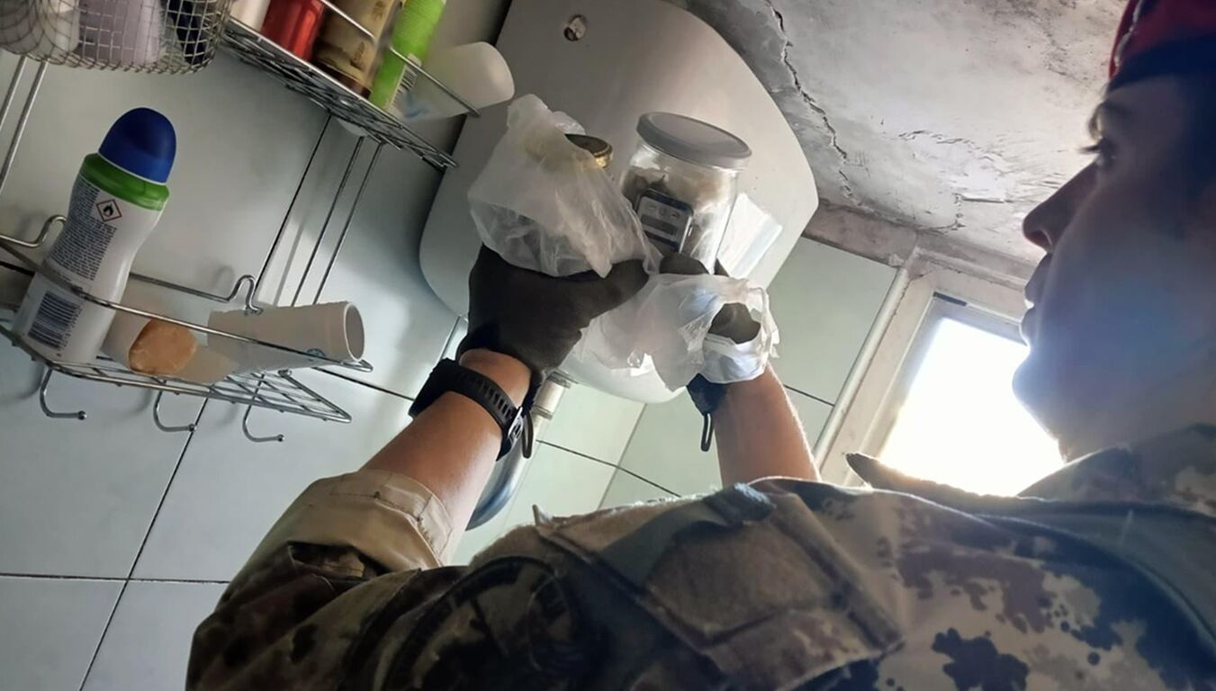 Droga nella cassetta del wc, ennesimo sequestro dei Carabinieri nell'area stabiese: 1 arresto
