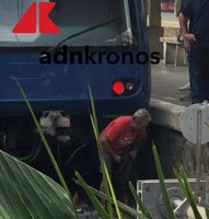 Choc a Roma, uomo gettato sui binari della metro tra l'indifferenza generale