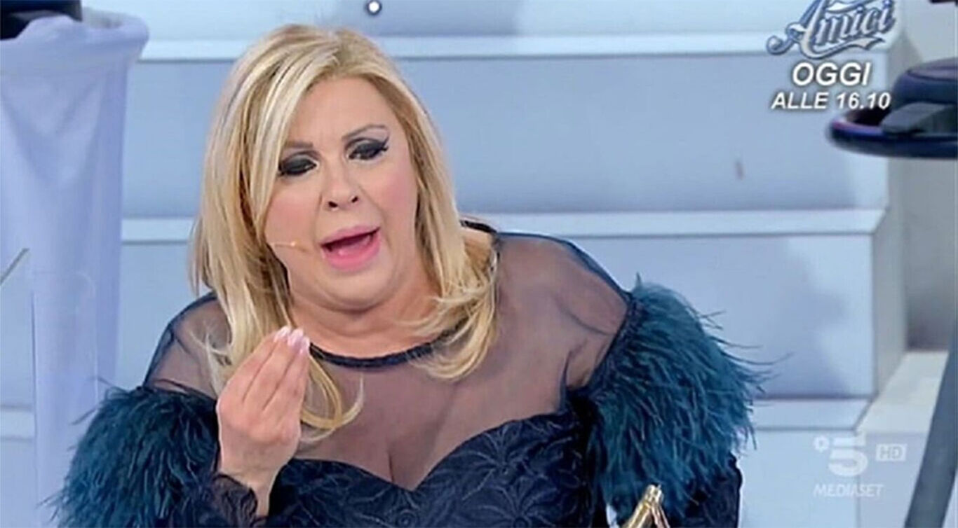 Tina Cipollari nel mirino di un'ex gieffina: “E' trash, non mi piace. A volte fa body shaming a Uomini e Donne"