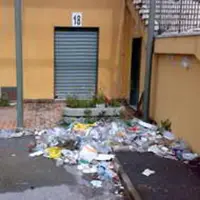 Via Tagliamonte, i box commerciali della vergogna. La fotogallery