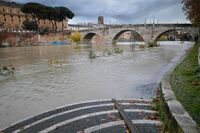 Roma, la promessa di Gualtieri: "Entro 5 anni potremo fare il bagno nel Tevere"