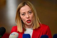 Meloni: "Ci accusavano di voler spaccare l'Italia, ma al Sud mai così tanti occupati dal 2004"