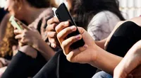 Social vietati ai minori di 16 anni, Onorato: "Facciamo tornare i ragazzi a giocare"
