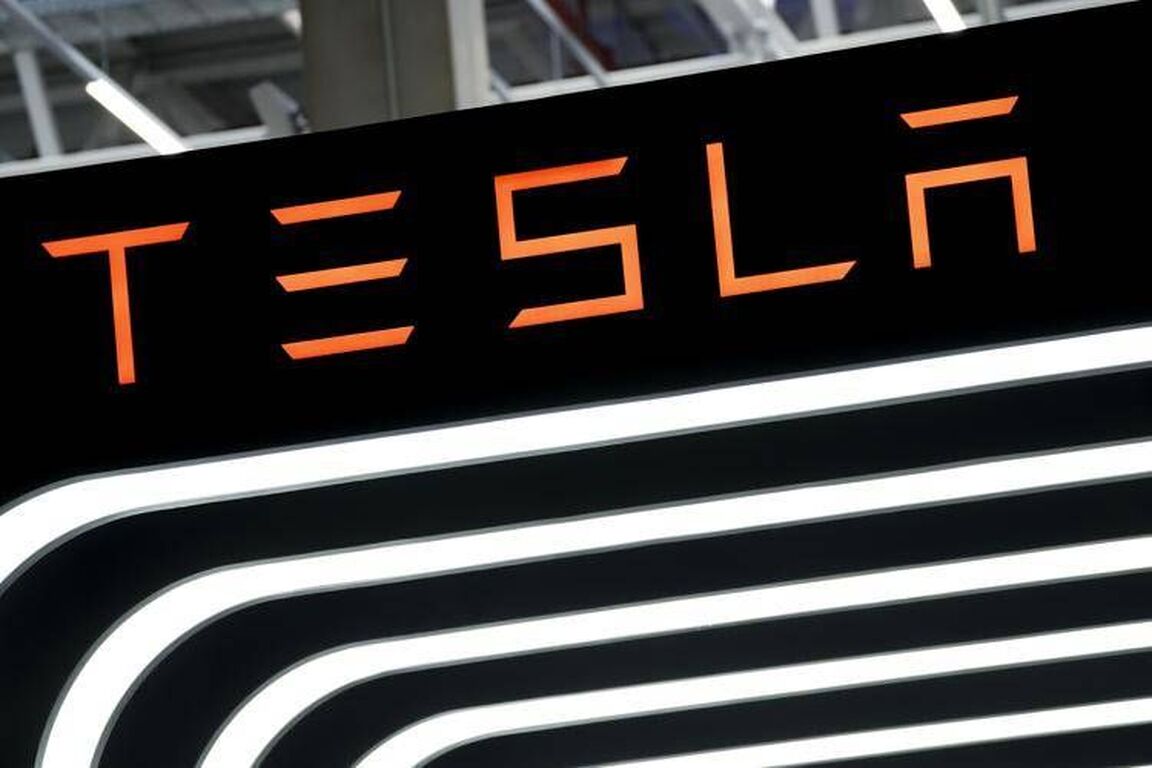 Tesla, indagine sulle maniglie: nel mirino i Suv Model Y
