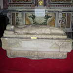 Il sarcofago di d´Alagno saluta Torre