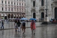 Caldo anomalo fino a 34°, poi brusco cambio meteo con piogge e nubifragi: ecco la data