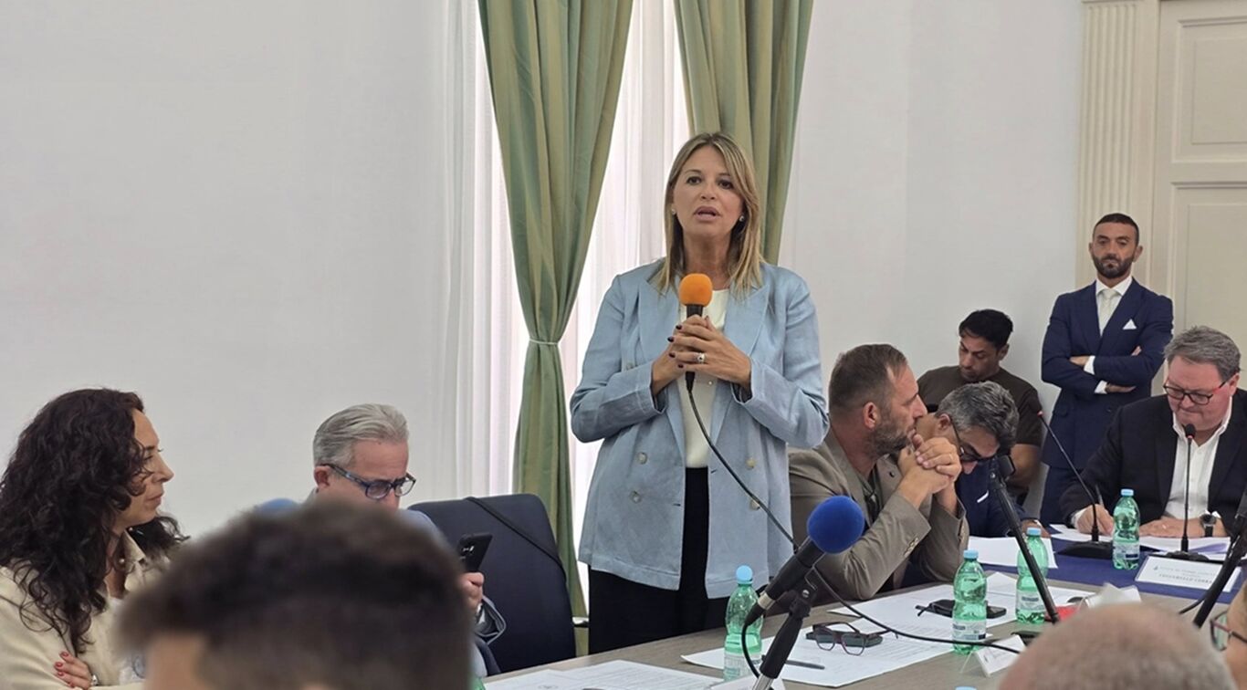 Torre Annunziata – Il Consiglio comunale riapprova il regolamento per la gestione della sosta a pagamento