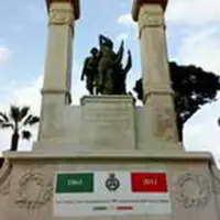 Unità d´Italia, bandiera tricolore in piazza Ernesto Cesàro