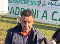 Cori e applausi per Vannacci a Pontida: "Noi gli eredi di Charlie Kirk"