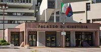 Torre Annunziata - Raid armato al Lido Azzurro: 8 anni al 19enne anziché i 18 chiesti dalla DDA