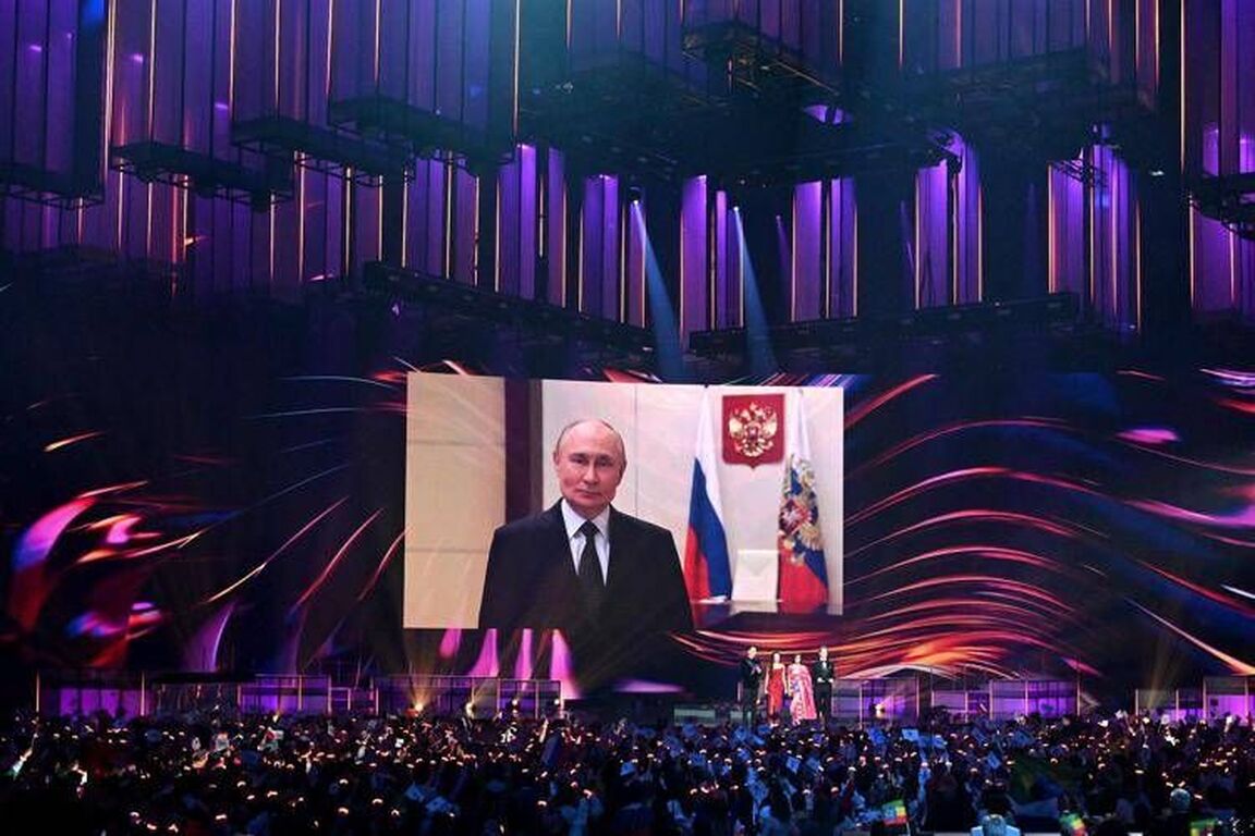 Putin all'Intervision: "Apprezziamo le nostre tradizioni, rispettiamo quelle di altri"