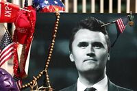 Charlie Kirk, la vedova: "Indosso suo ciondolo insanguinato"
