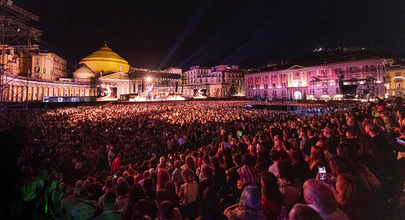 Napoli - Piazza del Plebiscito: cambiamo musica! I comitati contro la chiusura per eventi