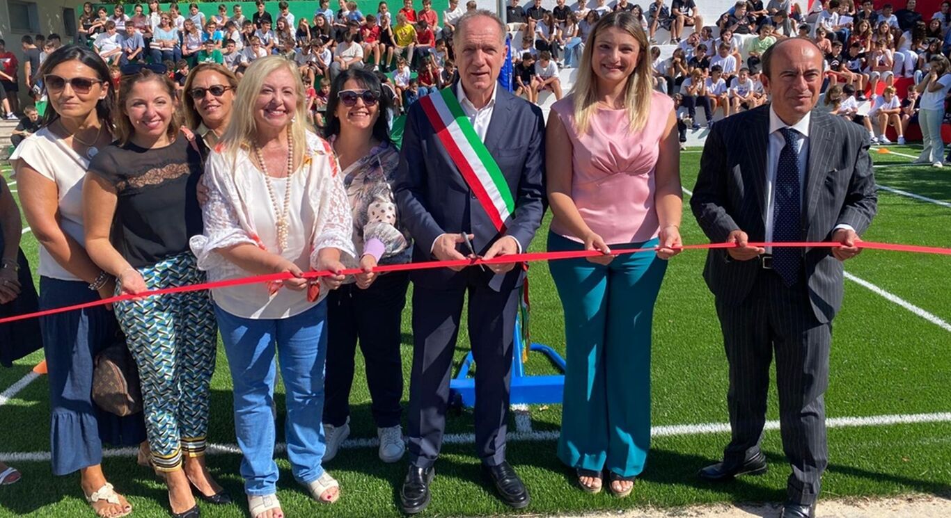 Torre del Greco - Inaugurato il nuovo campetto polifunzionale alla scuola Leopardi