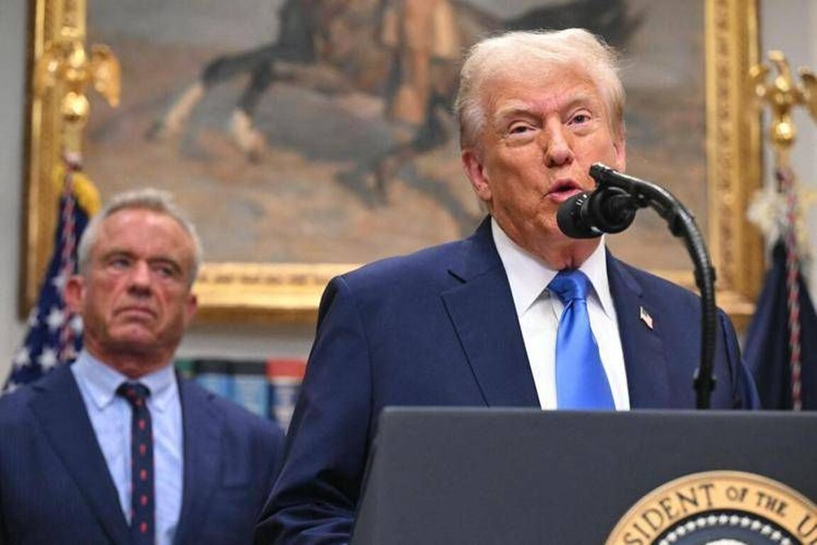 Paracetamolo in gravidanza, Trump lancia allerta per le future mamme: "Rischio autismo"
