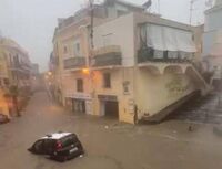 Maltempo da nord a sud: a Monza salvate mamma e figlia intrappolate in casa. Nubifragio su Ischia, evacuata una scuola