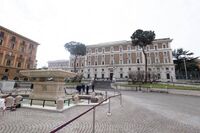 Migranti, fonti Viminale: "Arriva in Toscana nuovo Cpr per spacciatori e violentatori"