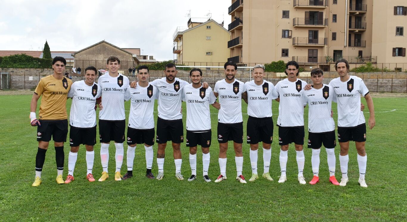 Il Savoia vince in trasferta (3-0 con l'Enna) e vola al secondo posto in classifica