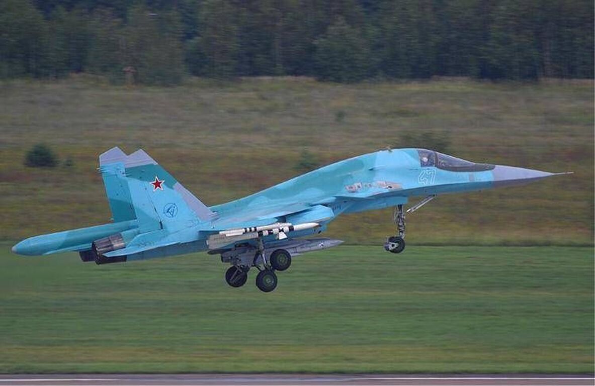 Ucraina, Kiev abbatte caccia russo Su-34. Chiuso per droni l'aeroporto danese di Aalborg