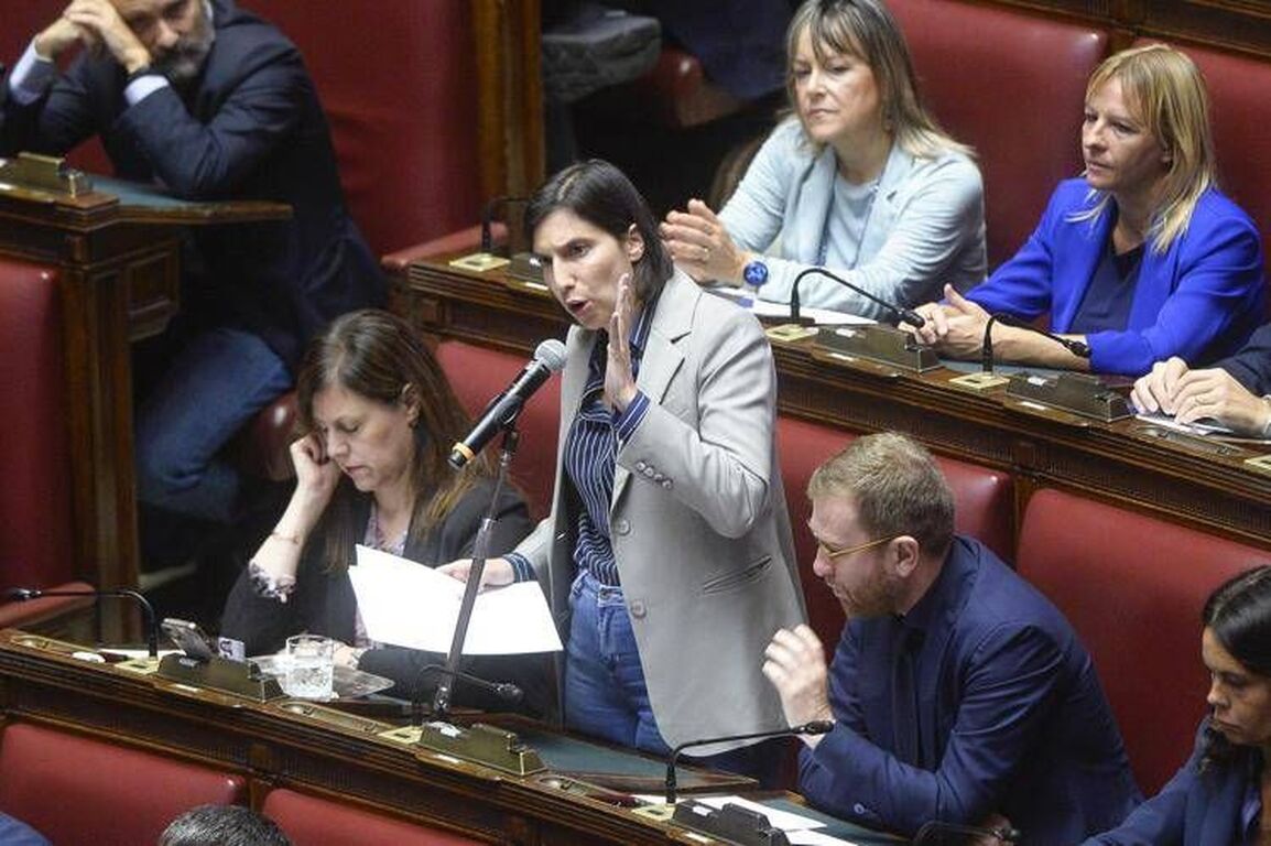 Schlein all'attacco: "Flottilla per creare problemi a governo? Meloni esca da megalomania"
