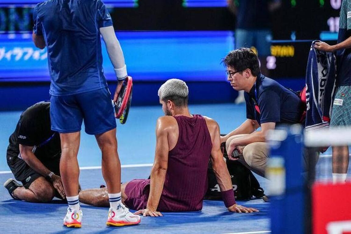 Alcaraz, infortunio a Tokyo? Carlos si ferma nel match contro Baez, cos'è successo