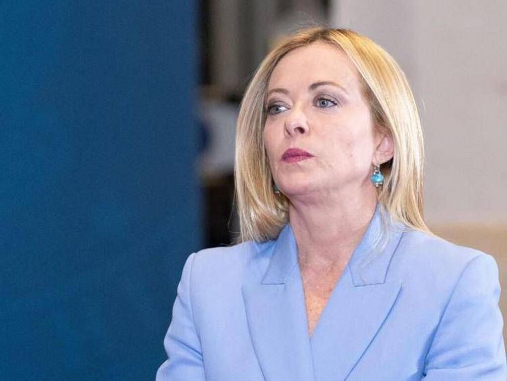 "Sparate alla Meloni", la scritta choc a Prato