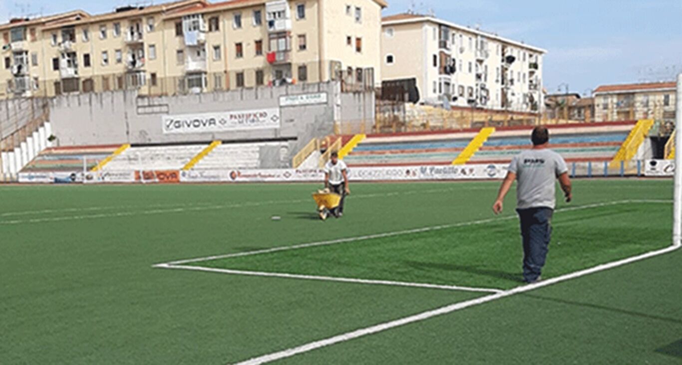 Torre Annunziata - Via al progetto per recuperare i Distinti dello stadio Giraud