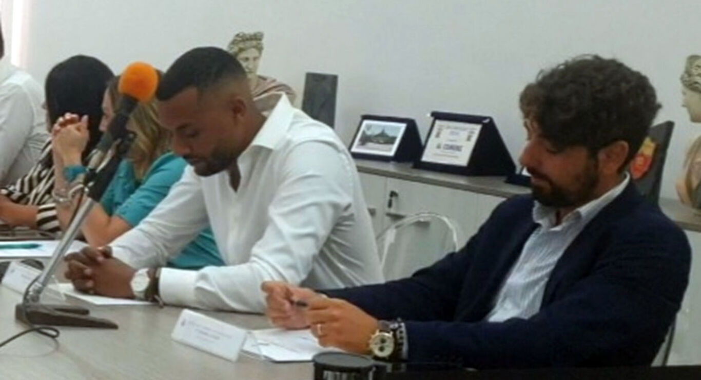 Torre Annunziata - Oplonti Futura attacca le minoranze: “Opposizione silente e complice della maggioranza”