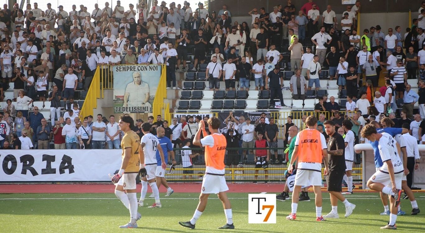 Torre Annunziata - Savoia pareggia con la Reggina ma esce tra gli applausi del pubblico