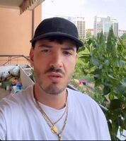 Rapper Gianni Bismark dà appuntamento in centro e ladri gli svuotano casa a Roma