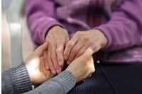 Lavoro, Inapp: "Donne caregiver 10% in più degli uomini"