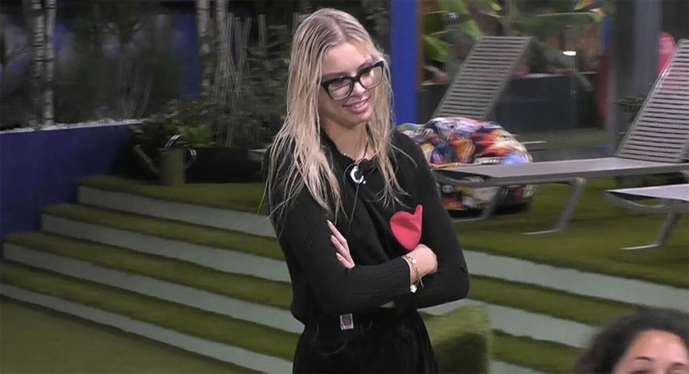 Grande Fratello, Giulia Soponariu cita Giorgia Meloni e fa infuriare gli autori: cos'è successo