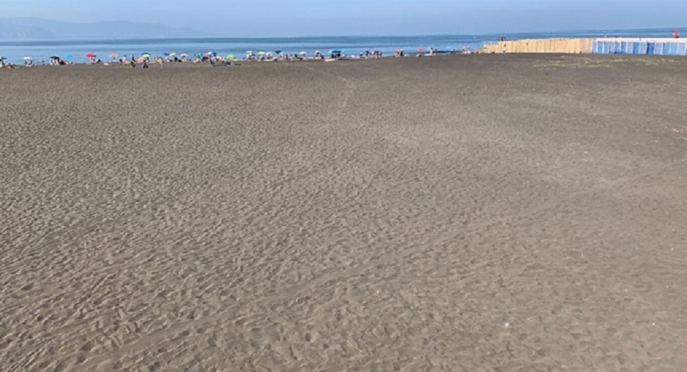 Torre Anunziata - Uomo accoltellato sull'arenile pubblico, fermato un sospetto